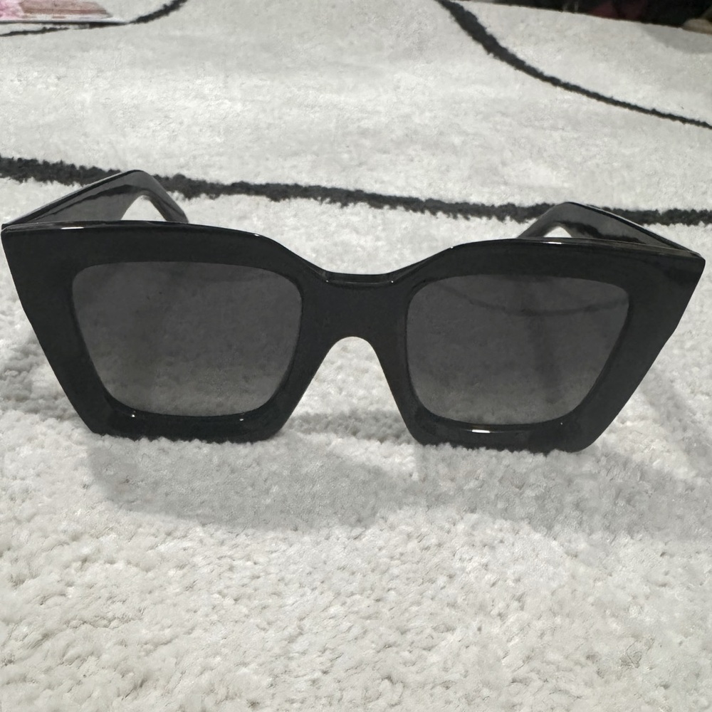 🚨SOLD 🚨
NWOT Celine Sunglasses